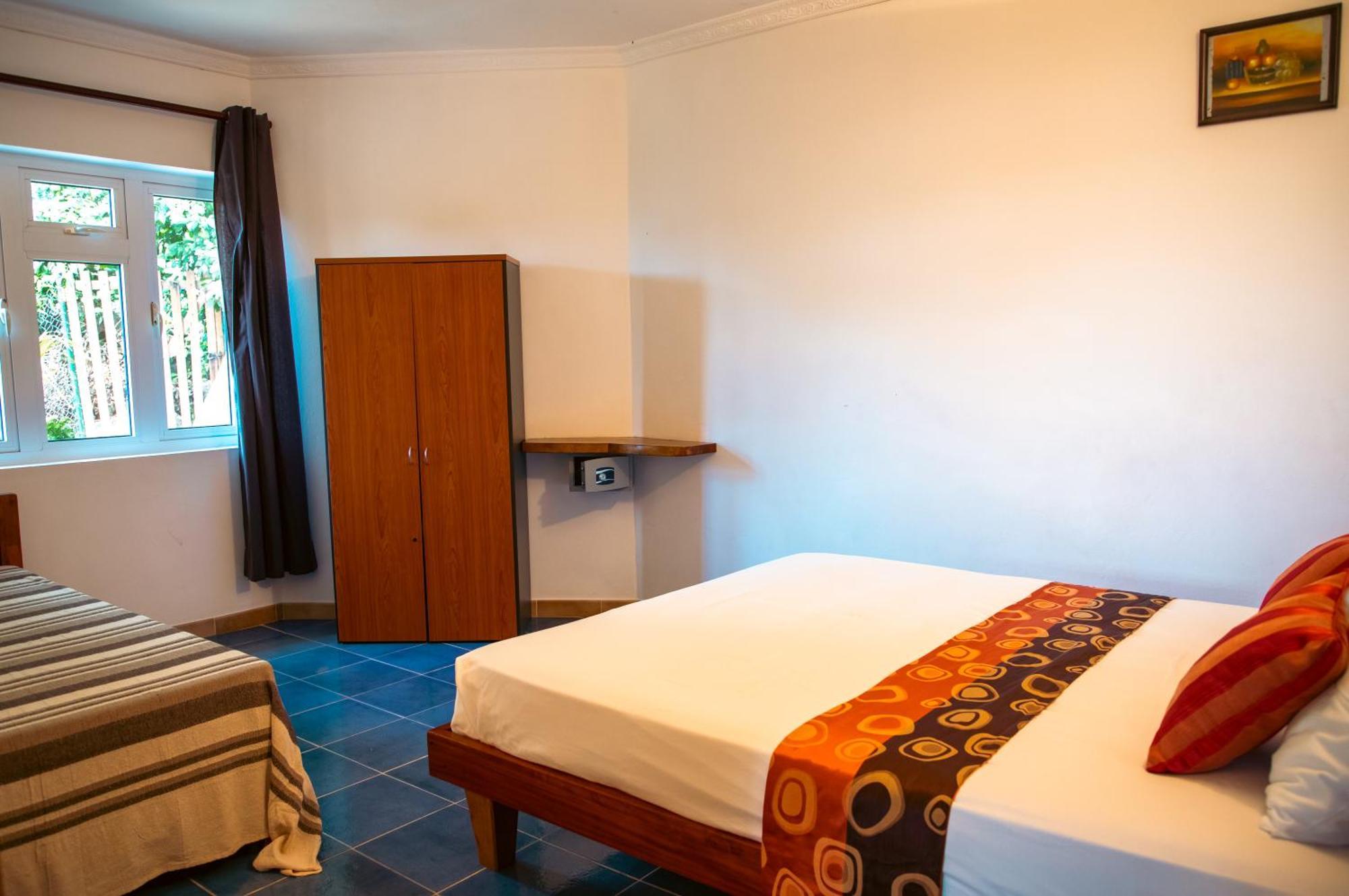 Cavern Apartments Baie Sainte Anne Zewnętrze zdjęcie