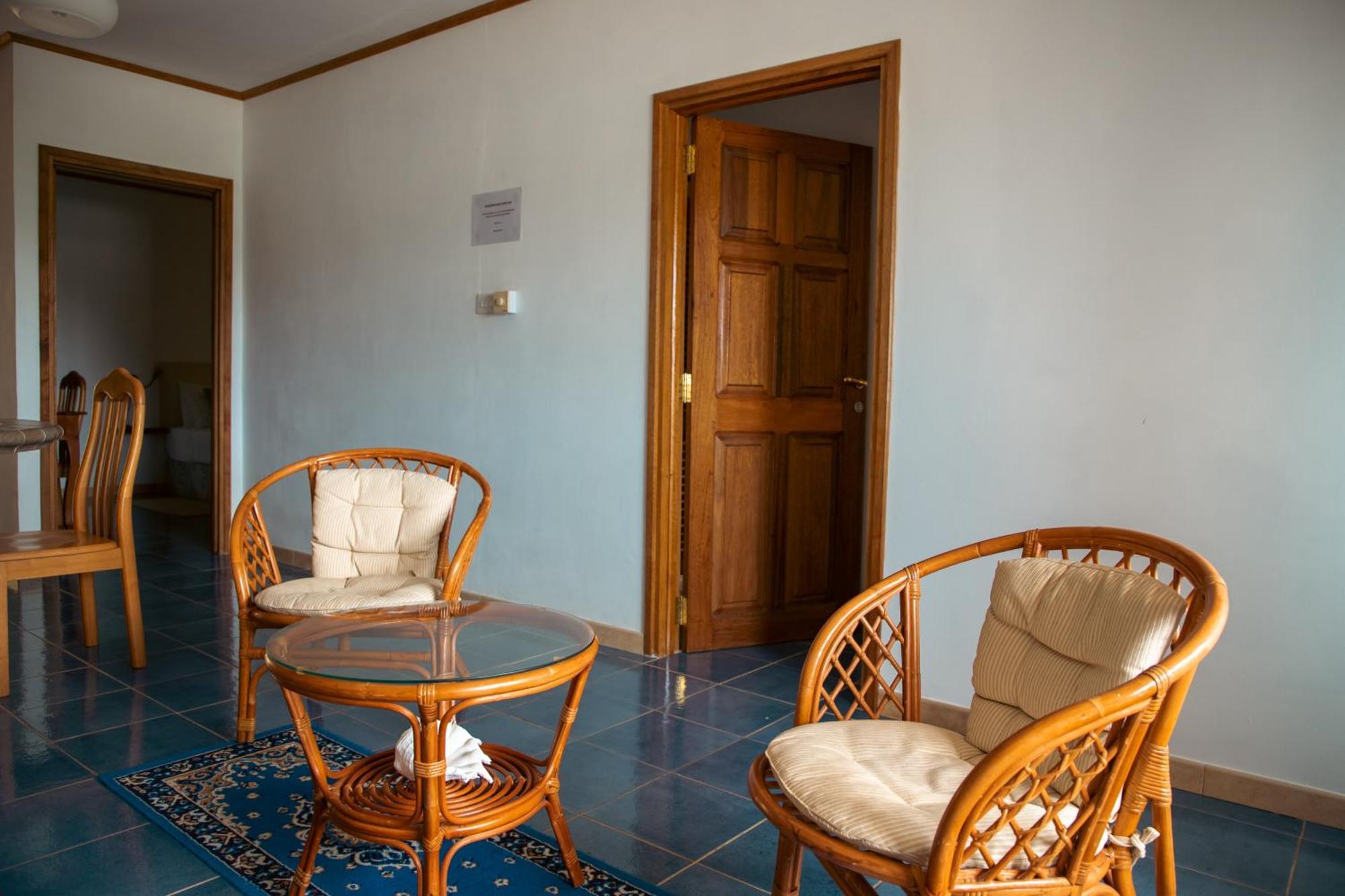 Cavern Apartments Baie Sainte Anne Zewnętrze zdjęcie
