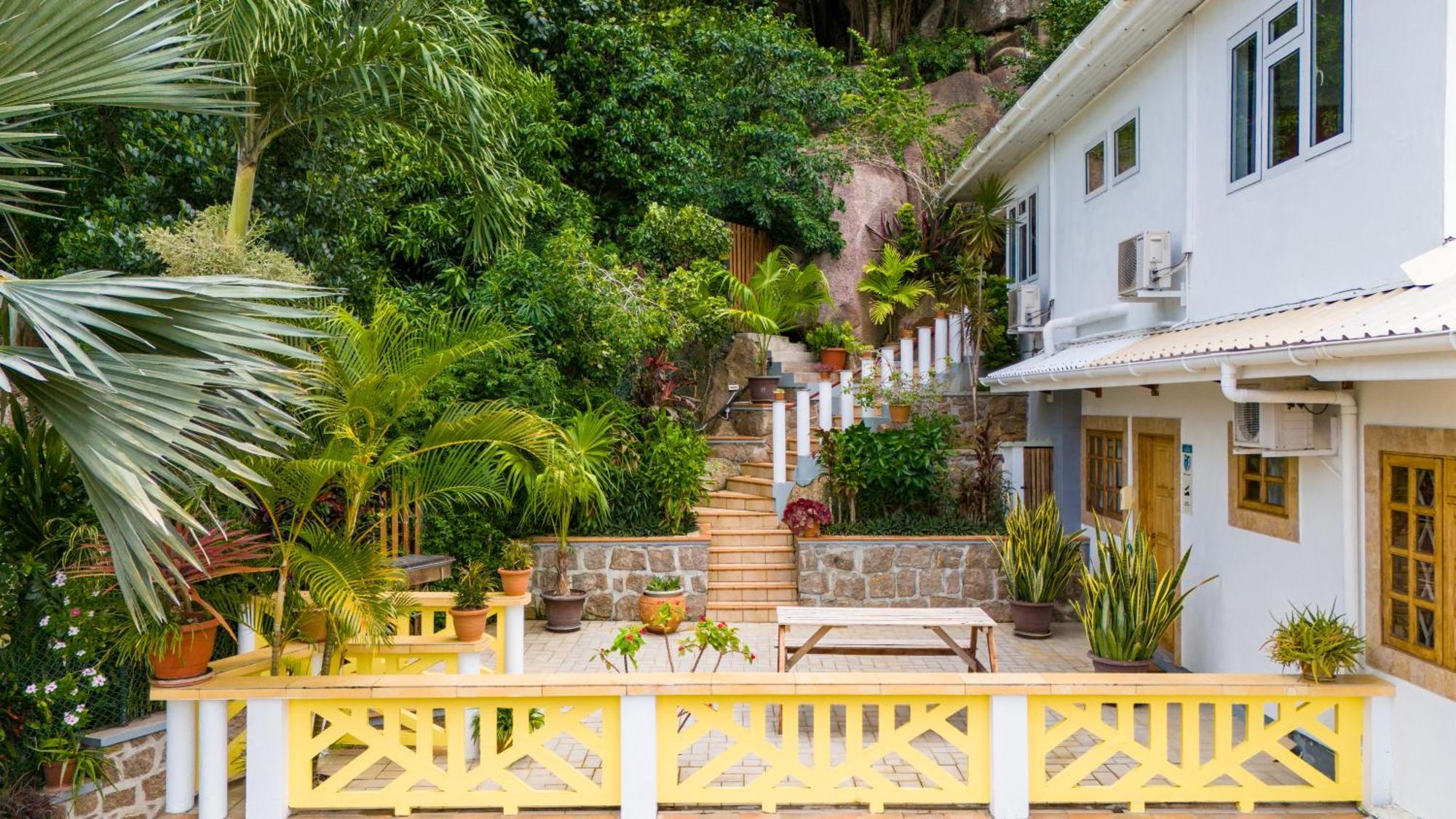 Cavern Apartments Baie Sainte Anne Zewnętrze zdjęcie