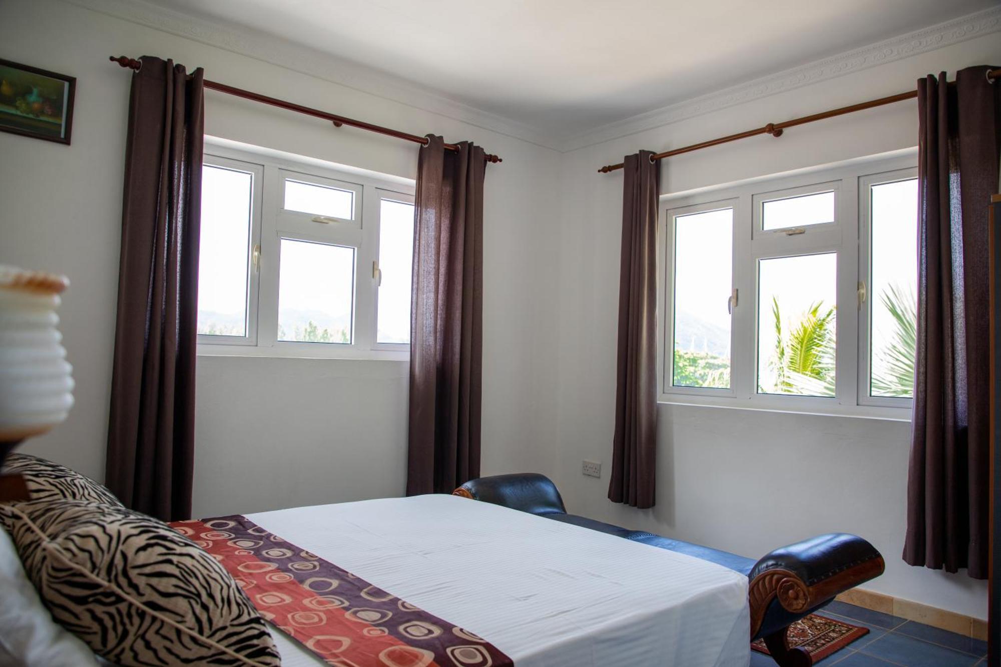 Cavern Apartments Baie Sainte Anne Zewnętrze zdjęcie