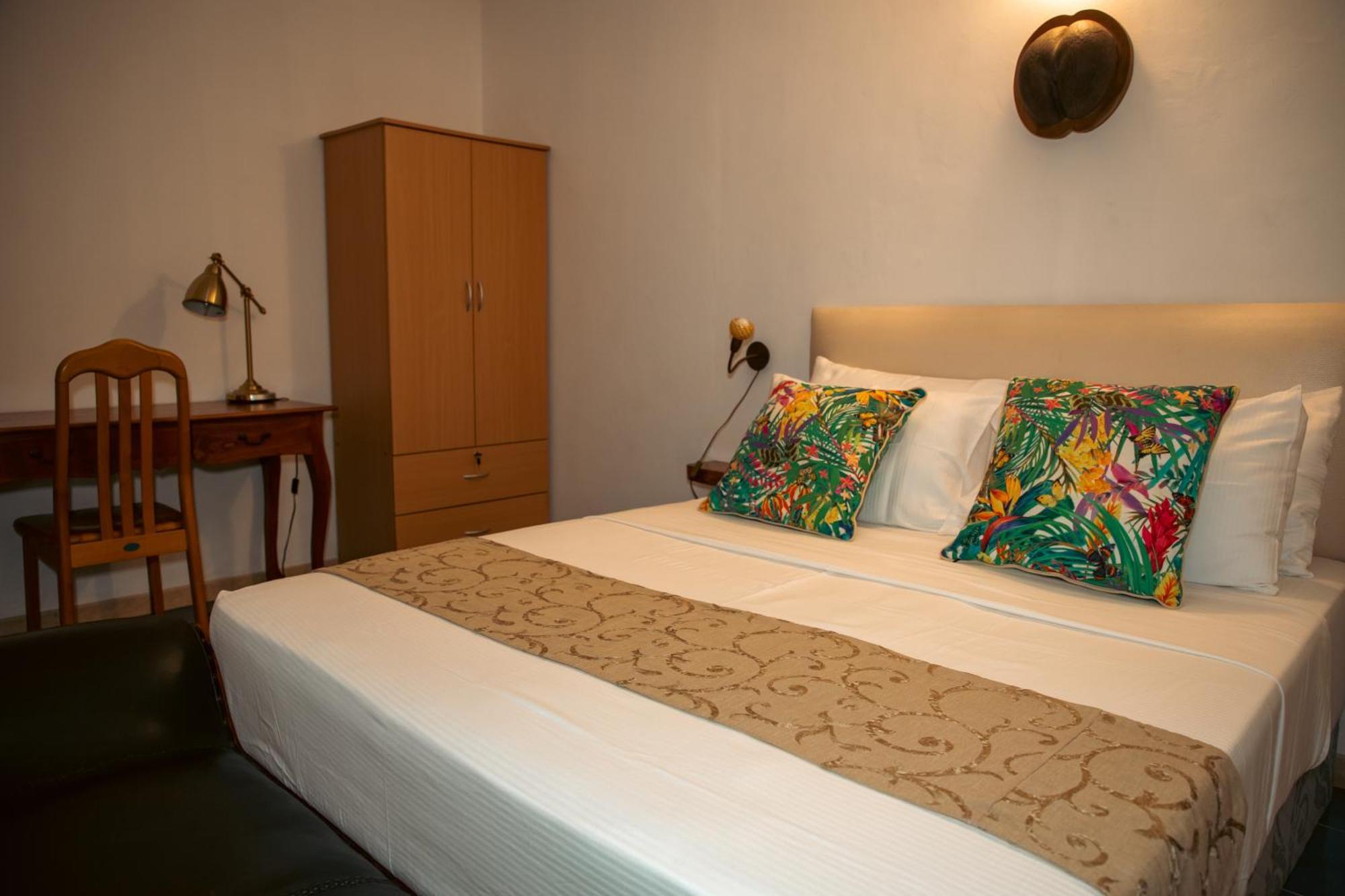 Cavern Apartments Baie Sainte Anne Zewnętrze zdjęcie