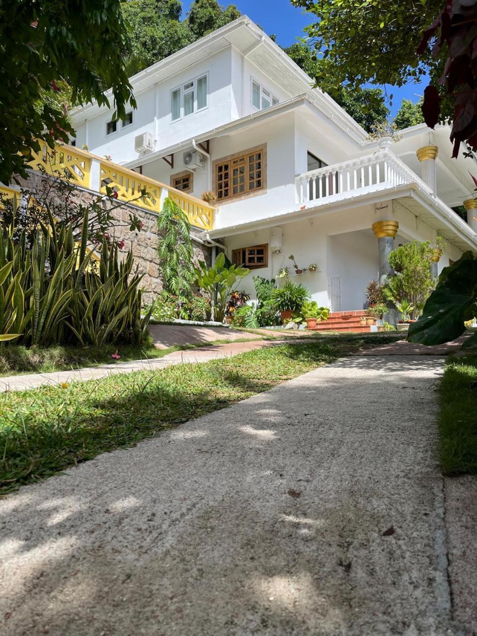 Cavern Apartments Baie Sainte Anne Zewnętrze zdjęcie