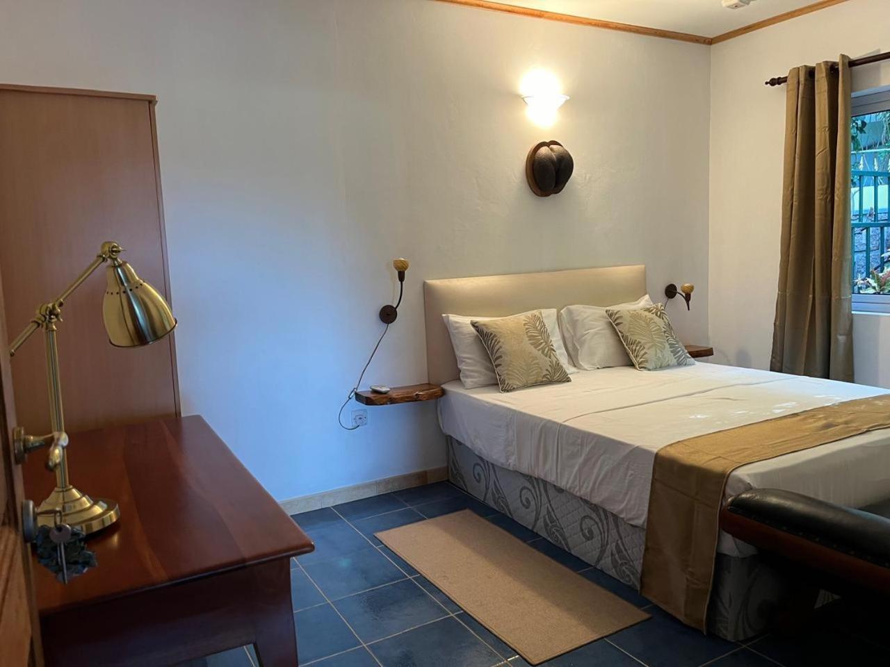 Cavern Apartments Baie Sainte Anne Zewnętrze zdjęcie