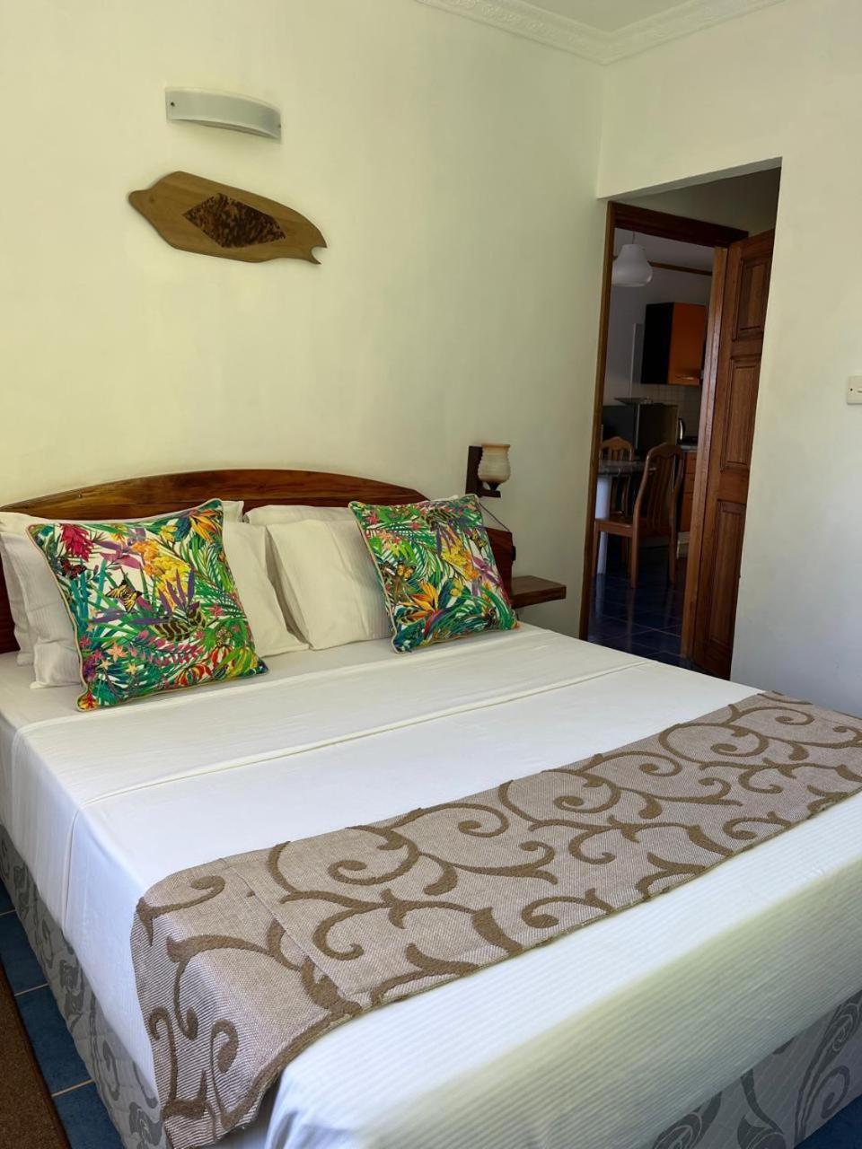 Cavern Apartments Baie Sainte Anne Zewnętrze zdjęcie
