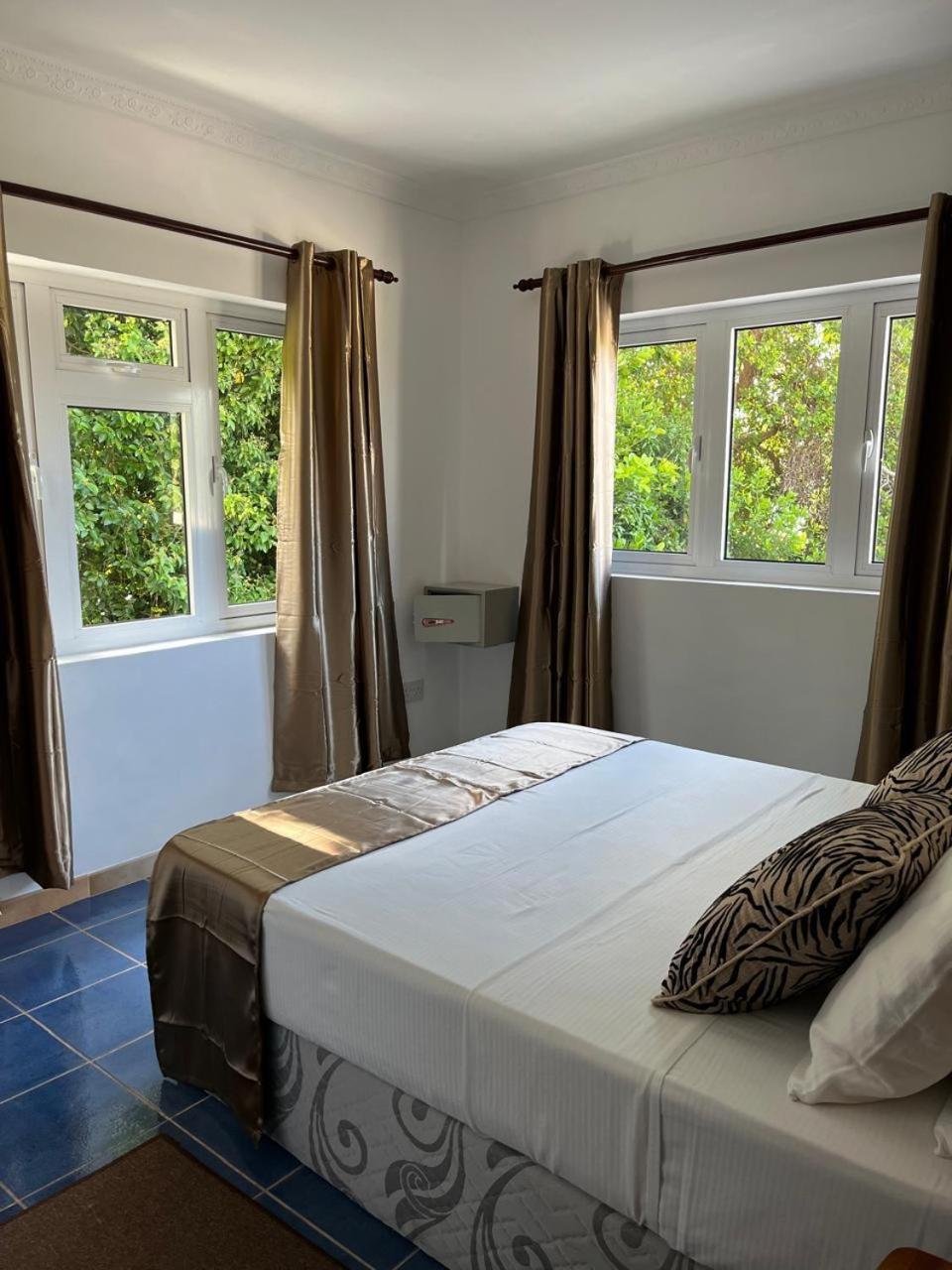Cavern Apartments Baie Sainte Anne Zewnętrze zdjęcie