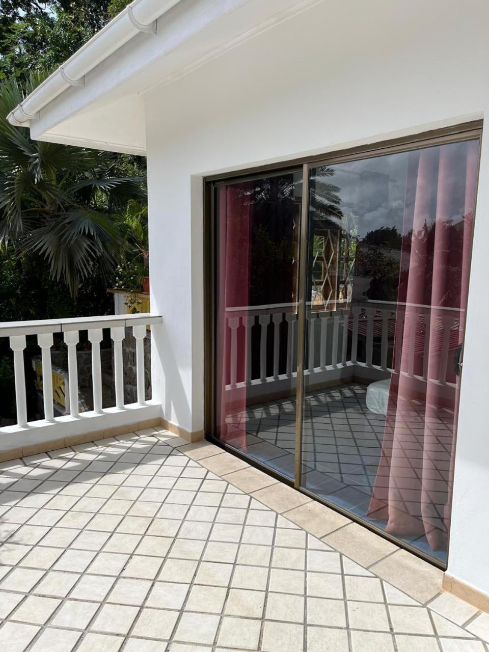 Cavern Apartments Baie Sainte Anne Zewnętrze zdjęcie