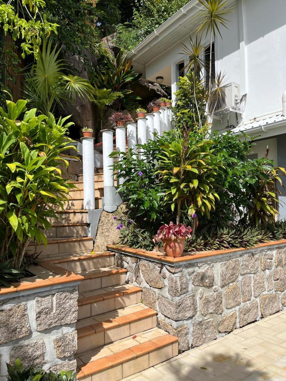 Cavern Apartments Baie Sainte Anne Zewnętrze zdjęcie
